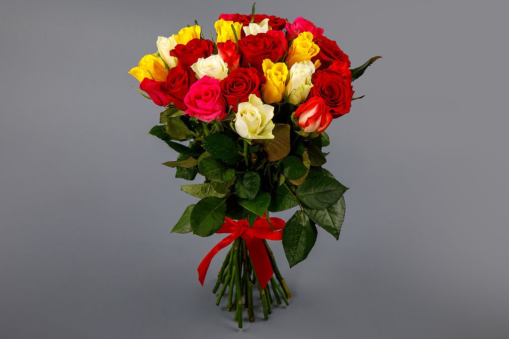 Букет из 25 роз Цвет радуги от СоюзЦветТорг