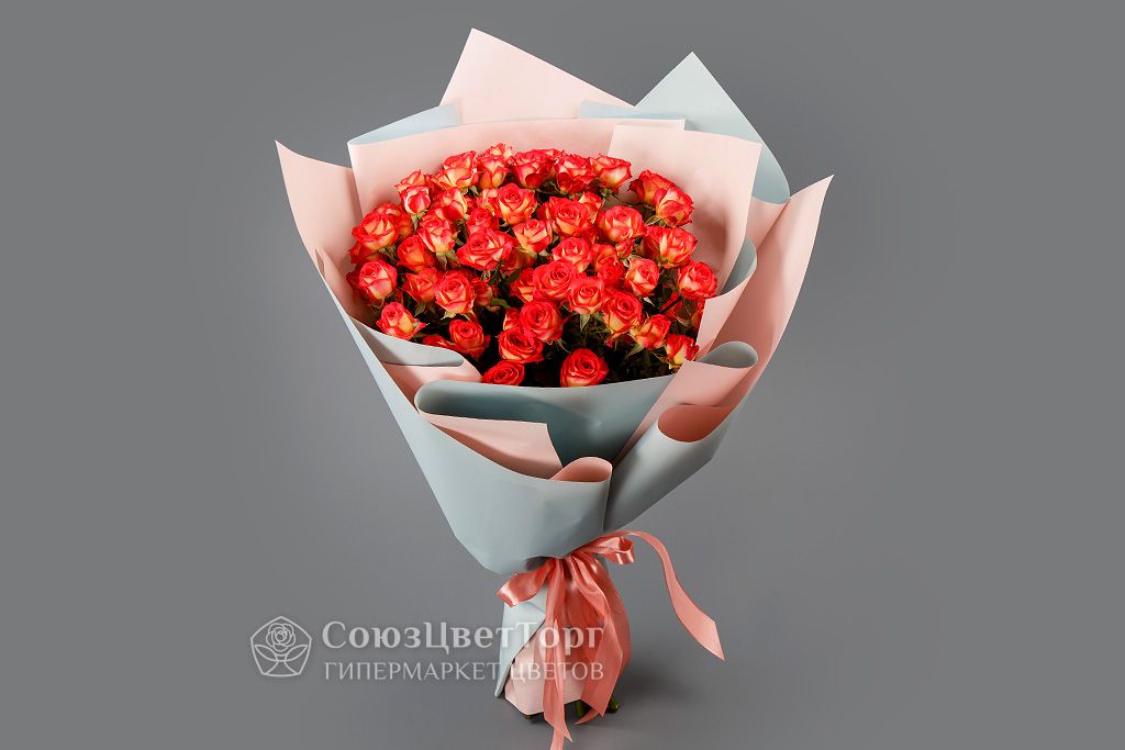 Букет 11 кустовых роз Пожар любви от СоюзЦветТорг