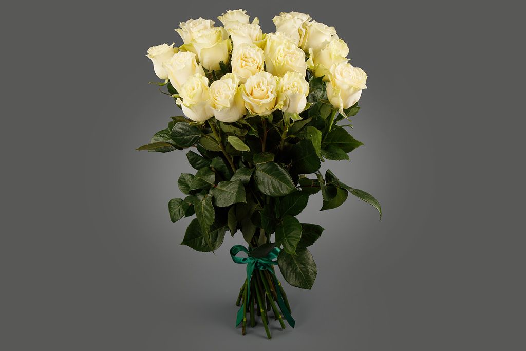 Букет 19 роз Мондиаль от СоюзЦветТорг