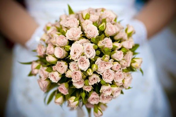 Свадебные букеты из живых цветов и бисера