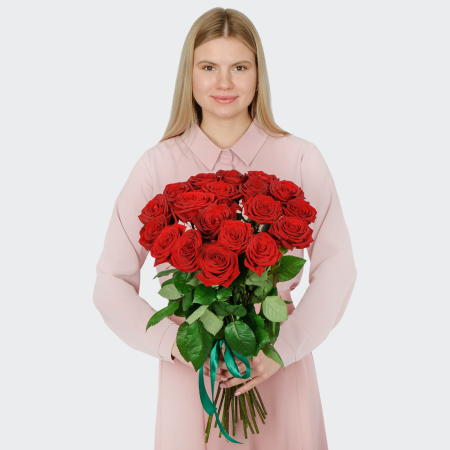 Букет 19 красных роз Ред Наоми (60 см) Букет 19 красных роз Ред Наоми (60 см)