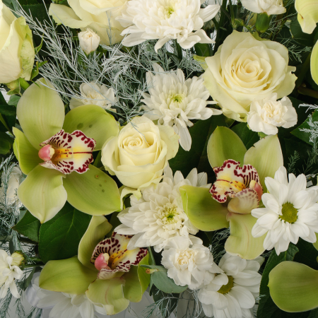 Букет в шляпной коробке Белая птица Букет в шляпной коробке Белая птица