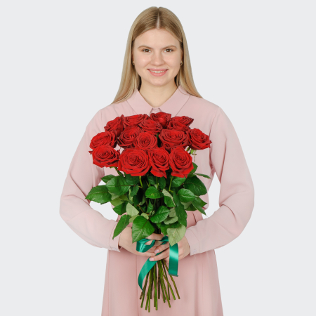 Букет 15 красных роз Ред Наоми (60 см) Букет 15 красных роз Ред Наоми (60 см)