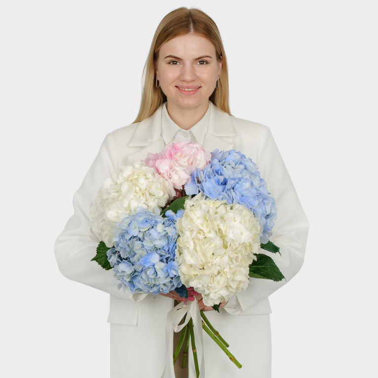 Букет 5 гортензий Цветочные облака Букет 5 гортензий Цветочные облака