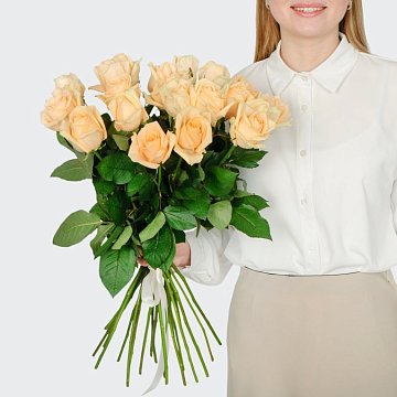 Букет 19 роз Пич Аваланш