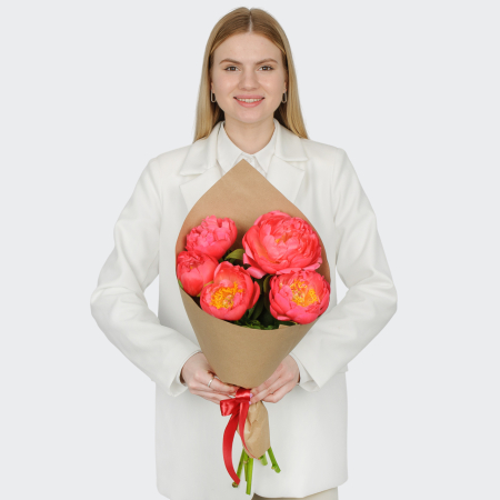 Букет 5 пионов В порыве чувств Букет 5 пионов В порыве чувств