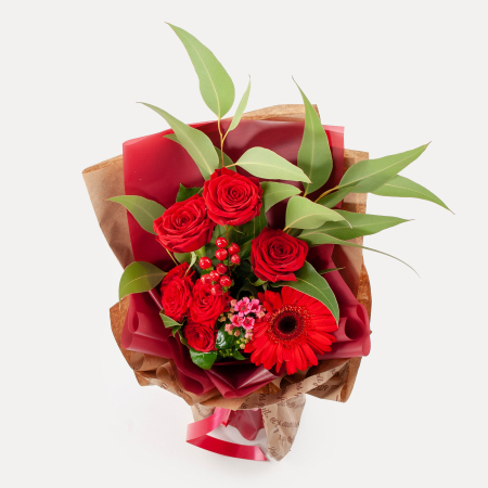 Букет с розами и герберой Алая вспышка Букет с розами и герберой Алая вспышка