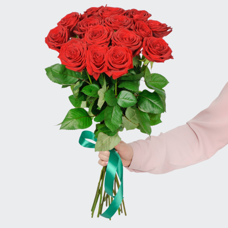 Букет 15 красных роз Ред Наоми (60 см) Букет 15 красных роз Ред Наоми (60 см)