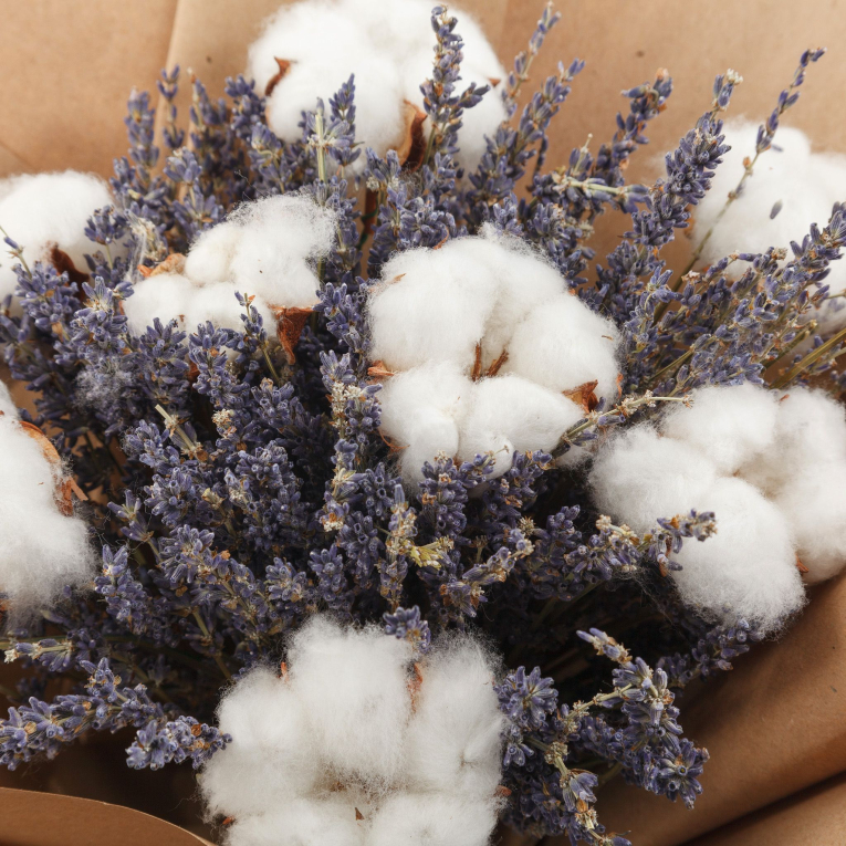 Букет с лавандой Снег в Париже Букет с лавандой Снег в Париже